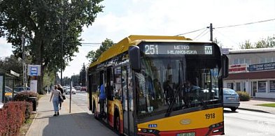 Autobus 251 pojedzie inaczej – powstaje mural -108058