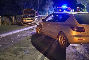 Wypadek w Żabieńcu. Mazda zderzyła się czołowo z oplem-108440