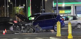Po dwóch kolizjach porzucili auto i uciekli
