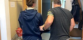 Szedł przez miasto z wózkiem kradzionych towarów