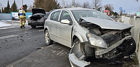 Wyjeżdżając z centrum handlowego, spowodowała wypadek
