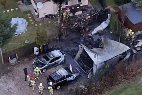 Spłonęły dwa samochody i garaż-2715