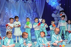 Nutka wprowadziła w świąteczny nastrój-2723