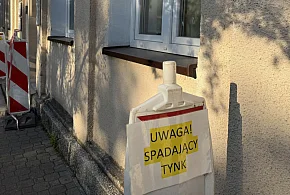 Elewacja się sypie, a tryb pilny trwa  - 108487