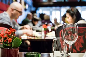 Posłowie chcą zmian w restauracjach. Gratis dla każdego gościa-108976