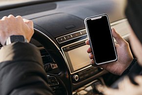 Nie zauważył policjanta, bo rozmawiał przez telefon-108977