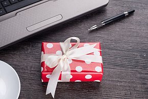 Świąteczna paczka może stać się problemem. Skarbówka patrzy z ukrycia-110112