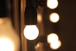 Rachunki za prąd pójdą w dół. Rząd usuwa opłatę doliczaną od lat-110130