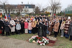 Odsłonięto pomnik nauczycielki, patriotki - 110313