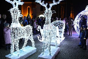 Świąteczne światła i ważne rozmowy na rynku - 110304
