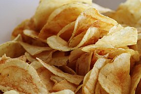 Podatek tłuszczowy uderzy w przekąski? Posłowie pokazują projekt-110382