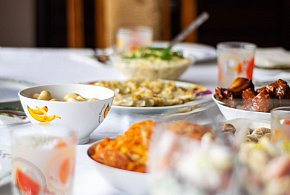 Polacy znów sięgną głębiej do kieszeni. Tyle wydają na świąteczne jedzenie-110445