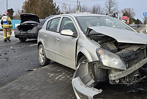 Wyjeżdżając z centrum handlowego, spowodowała wypadek-110719
