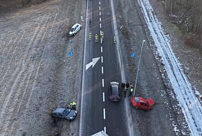 5 samochodów wpadło do rowu