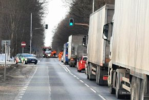 Duże utrudnienia na DK79. Kierowcy stoją w korkach