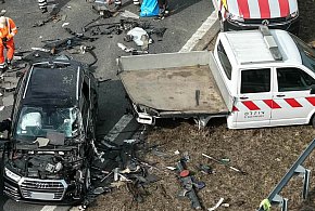 Wjechał w auto służb drogowych