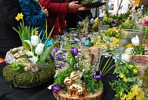 Trwa wielkanocny kiermasz przy urzędzie gminy