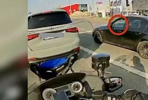 Kierowca BMW nie zauważył policjanta