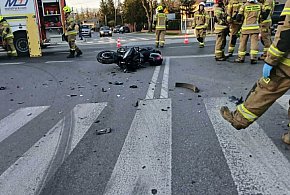 Poważny wypadek motocyklisty, utrudnienia na trasie 724