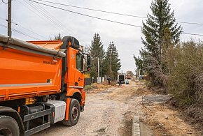 Remont ulicy Błońskiej w Tarczynie nabiera tempa