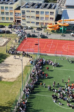 Ze szkoły ewakuowano 861 osób-2664