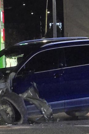 Po dwóch kolizjach porzucili auto i uciekli-2681