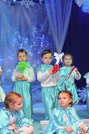 Nutka wprowadziła w świąteczny nastrój-2723