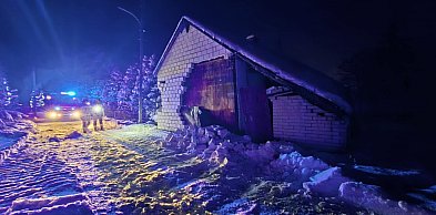 Podczas odśnieżania uszkodził ścianę budynku