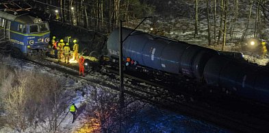 Wagony spadły z nasypu, trwa akcja ratunkowa