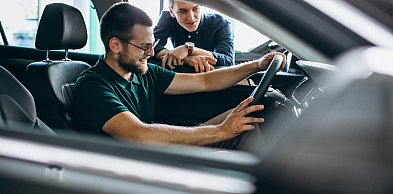 Luksusowy wynajem w stolicy: Jakie auta premium najlepiej sprawdzą się na spotkani