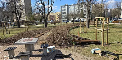 Nocne libacje i dewastacja w Parku Zachodnim. Mieszkańcy mają dość