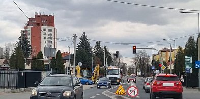 Awaria wodociągu, rozkopana ulica, objazdy