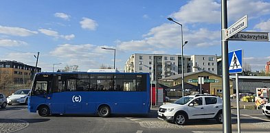 Próbował przejechać przez rondo, ale nie dał rady