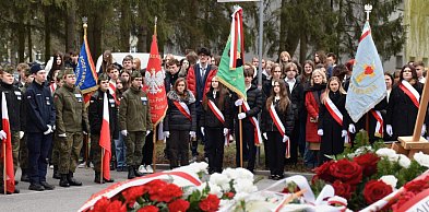 Pamięć, która wciąż przygniata. Uroczystości katyńskie