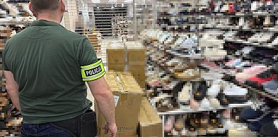 Blisko 200 par podrobionych butów zabezpieczonych w Wólce Kosowskiej