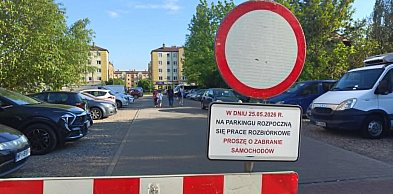 Rusza rozbiórka parkingu przy ul. Jana Pawła II. Kierowcy muszą usunąć auta