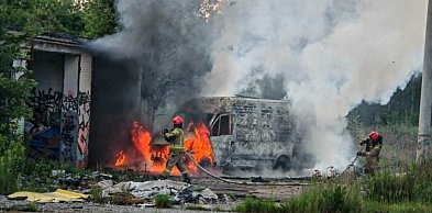 Kłęby dymu nad Mysiadłem. Bus spłonęło doszczętnie