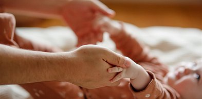 Osteopatia pediatryczna bez tajemnic. Jak delikatny dotyk pomaga niemowlętom w pie