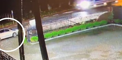 Potrąciła pieszych i odjechała. Policja poszukuje świadków-108769