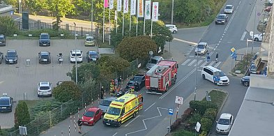 Zderzenie skutera z osobówką, tworzą się korki-108846