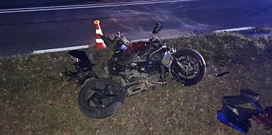 Motocyklista uderzył w przyczepę i oddalił się-109118