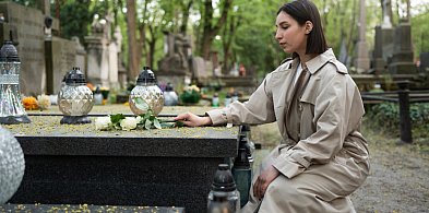 Uważaj na hieny cmentarne!-109607