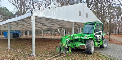 Ruszył montaż miejskiego lodowiska-109892