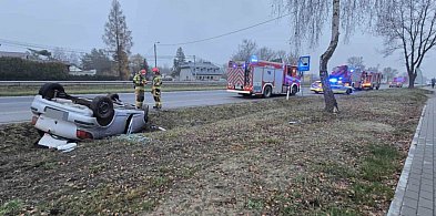 Zjechał do rowu i dachował-110190