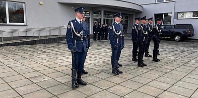 Kadeci ślubują, służby prezentują-110214