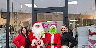 Mikołaj spotkał Grincha na rynku w Piasecznie-110550