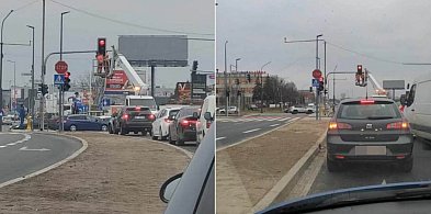 Montują światła na skrzyżowaniu przy Laminie-110563