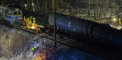 Wagony spadły z nasypu, trwa akcja ratunkowa