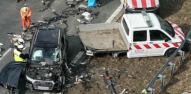 Wjechał w auto służb drogowych