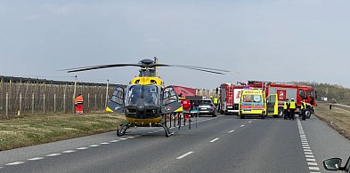 Groźny wypadek na drodze krajowej nr 50. Dwie osoby ranne